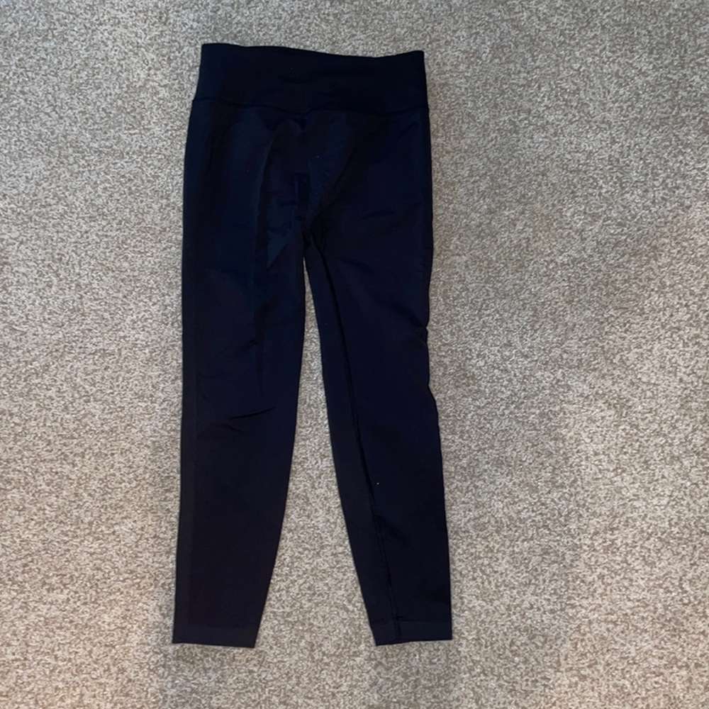Black lululemon cropped leggings